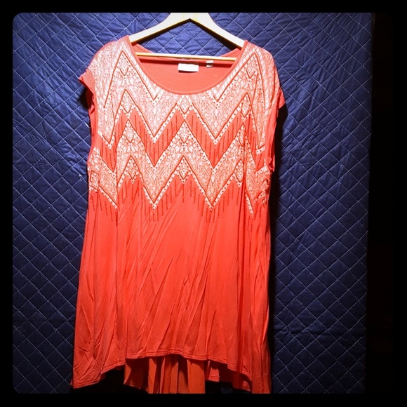 Avenue Hi-Lo blouse - Picture 1 of 4